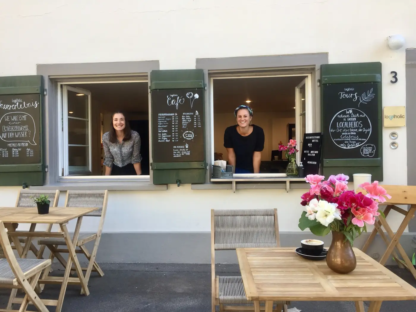 Das Café-Fenster zur Strasse