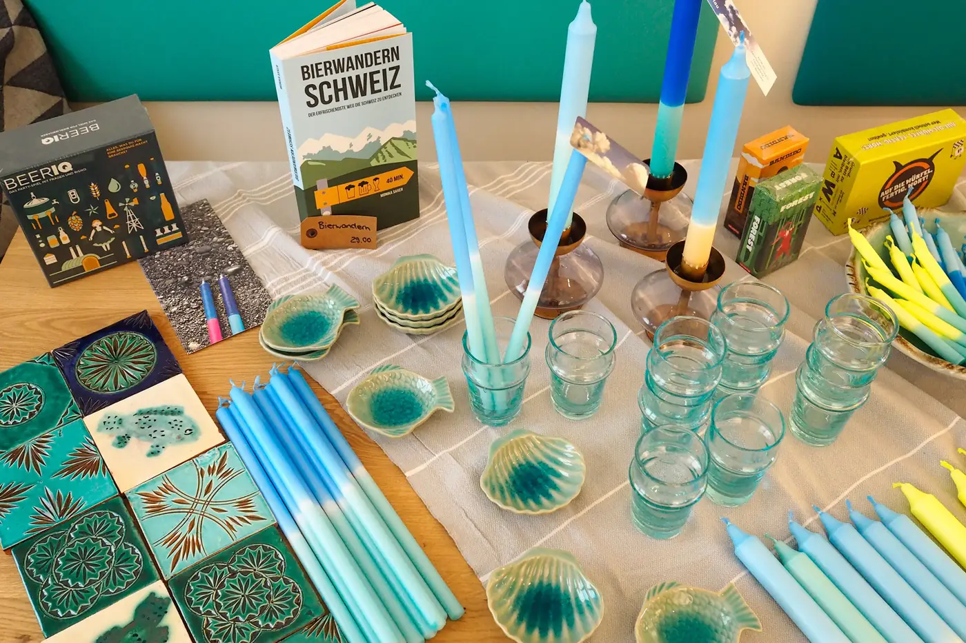 Workshop-Tisch mit Kerzen und Glas