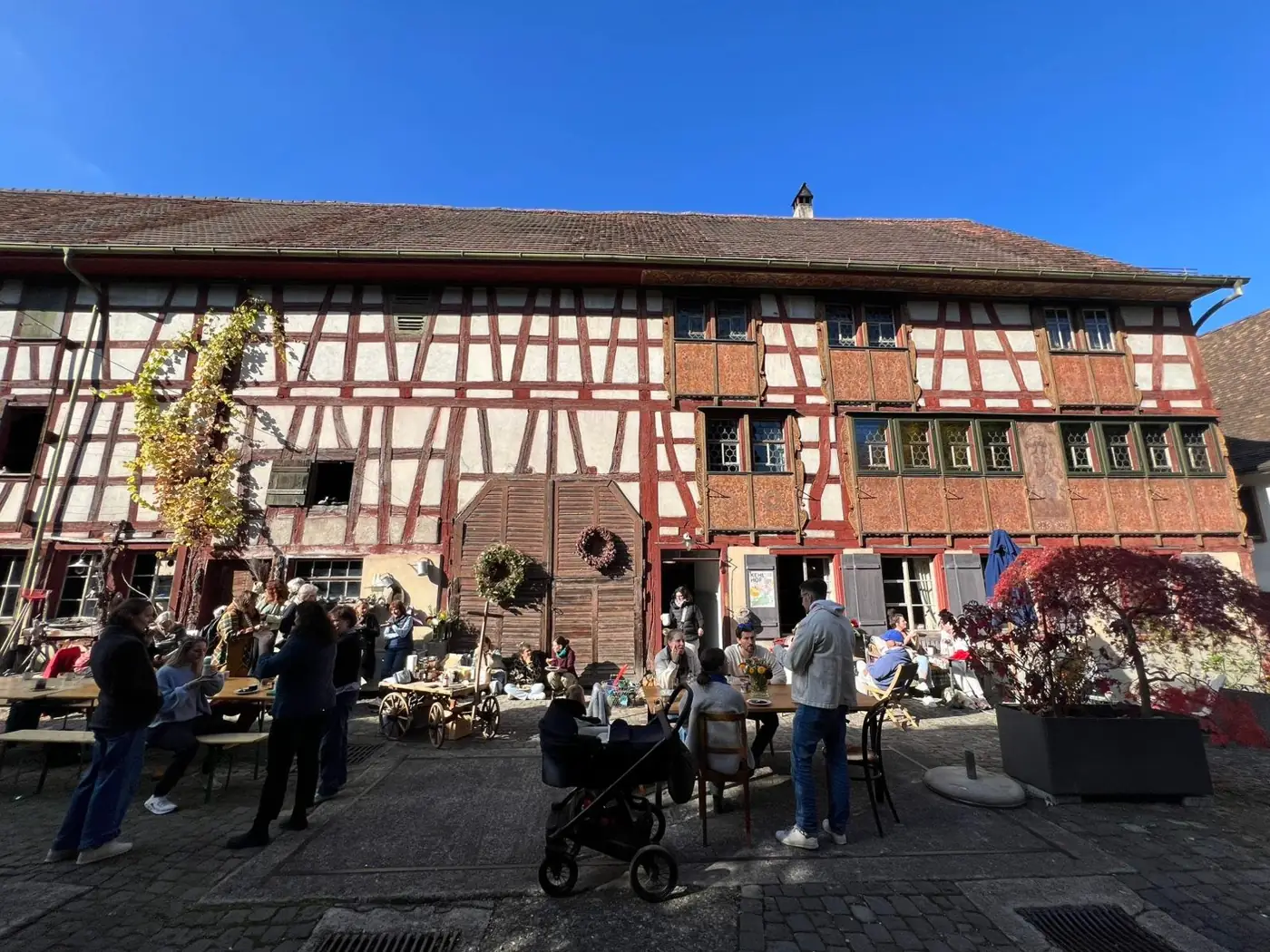 Voller Innenhof