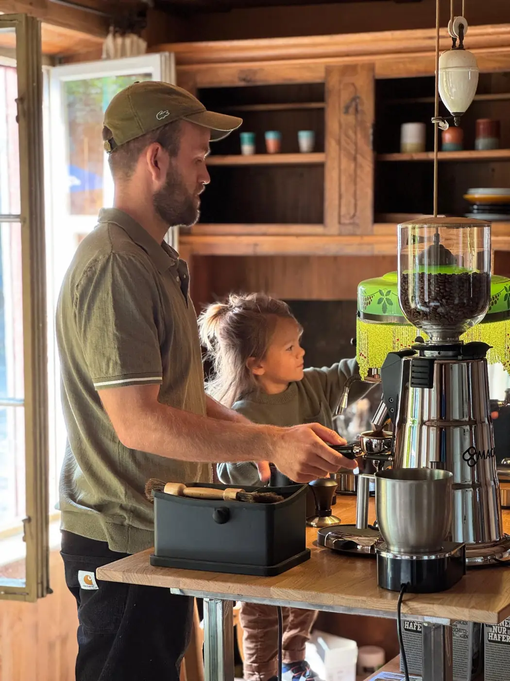 Kaffee aus der Mühle, Kinder helfen mit